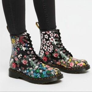 NEW Dr. Martens Women’s 9/EU 41 Multicolor Floral Mash Up Pascal Combat Boots